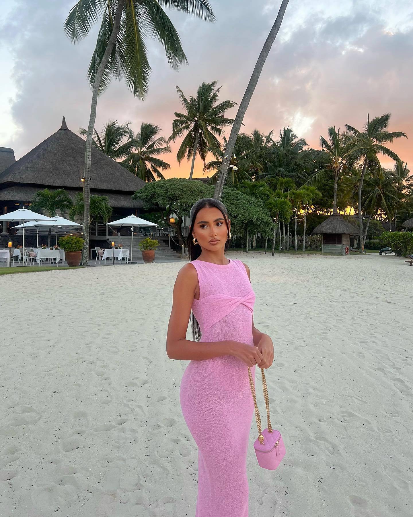VELMORA BABYSHOWER | Round Neck Knitted Maxi Dress