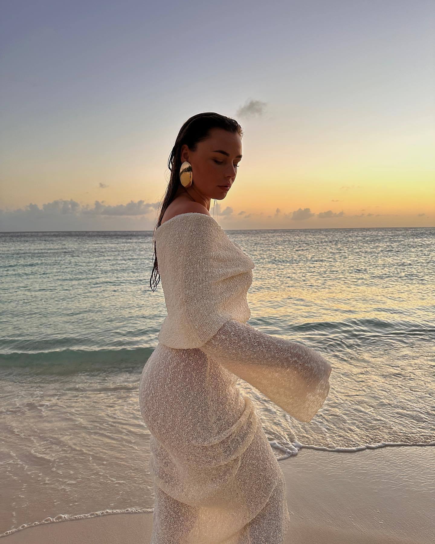 VELMORA BABYSHOWER | Maternity Elegant Off Shoulder Maxi Dress