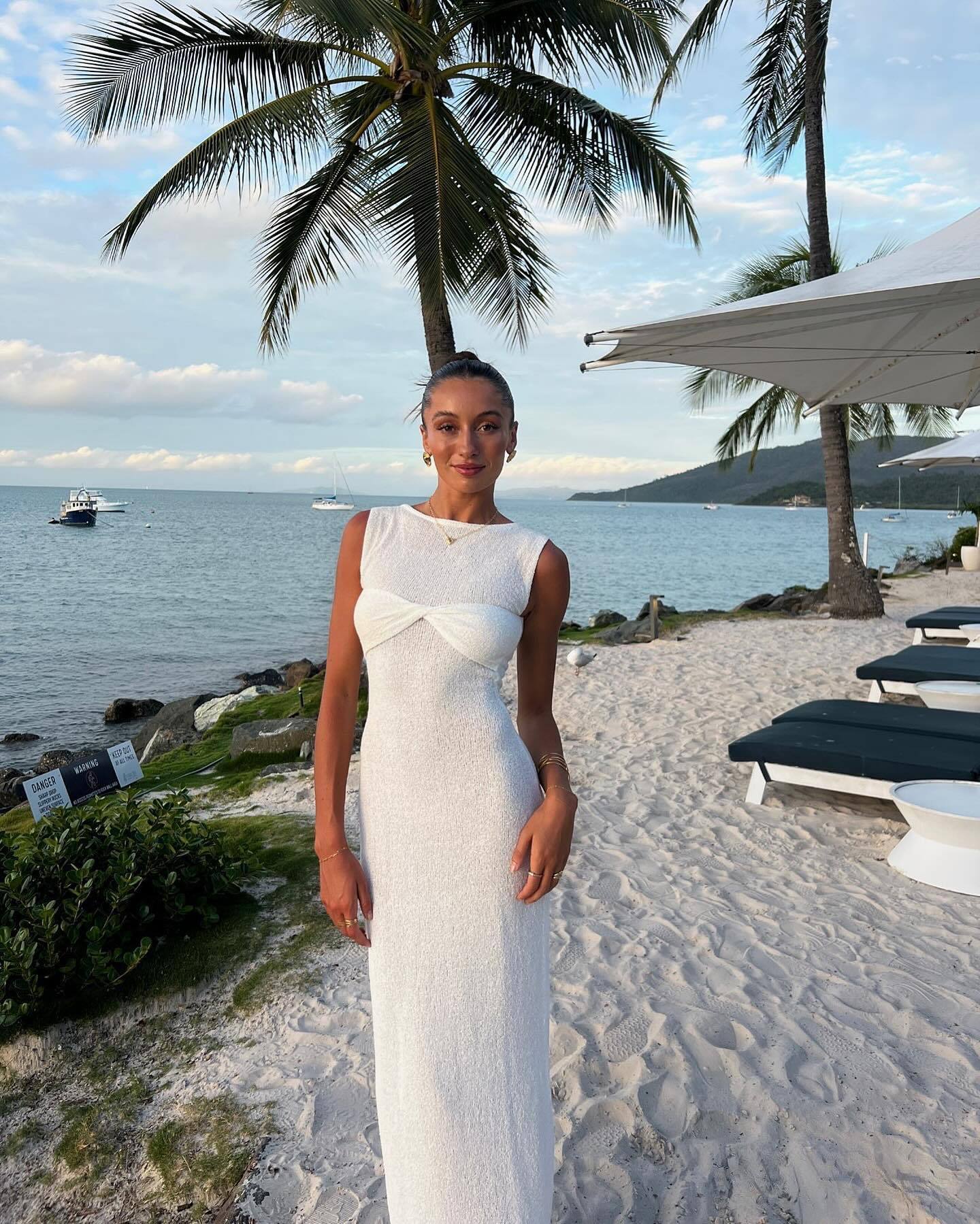 VELMORA BABYSHOWER | Round Neck Knitted Maxi Dress
